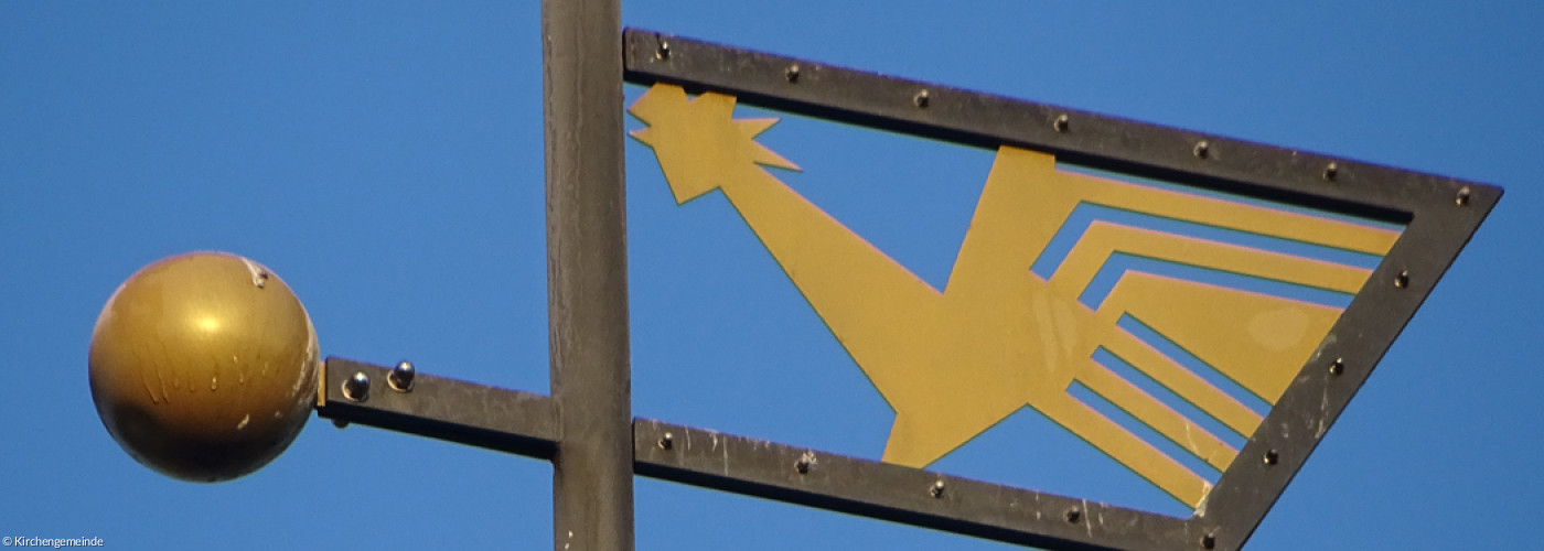 Wetterhahn auf Kirchturmspitze