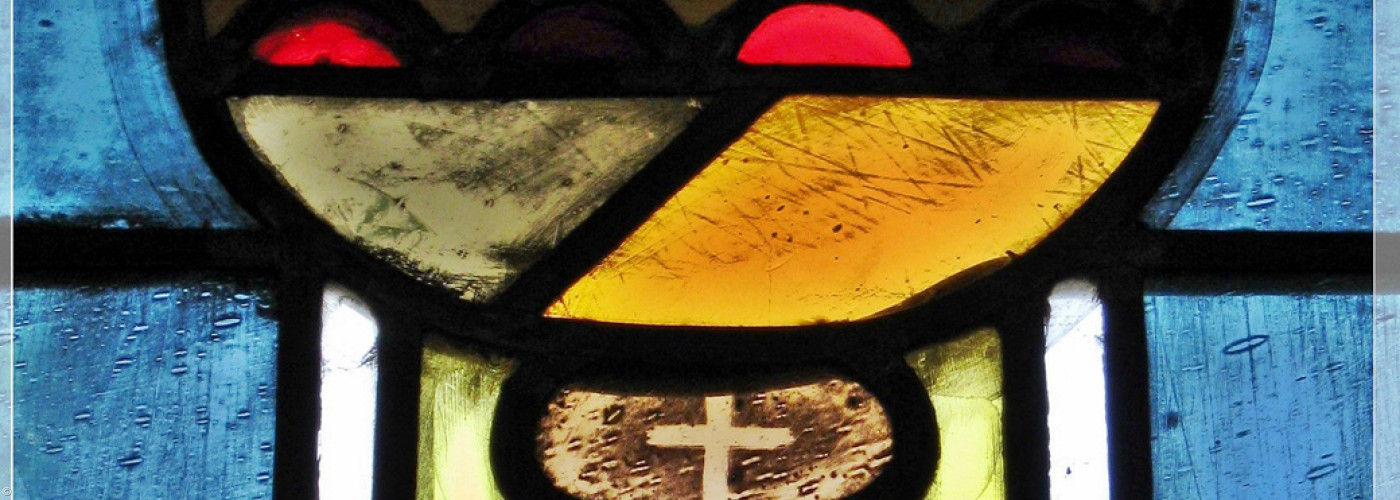 Ausschnitt eines bunten Kirchenfensters