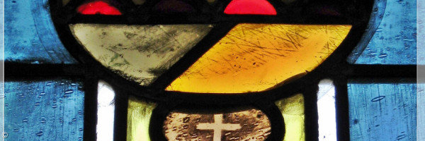 Ausschnitt eines bunten Kirchenfensters