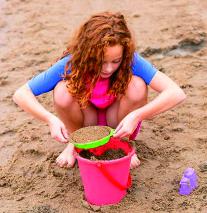 Kind im Sand